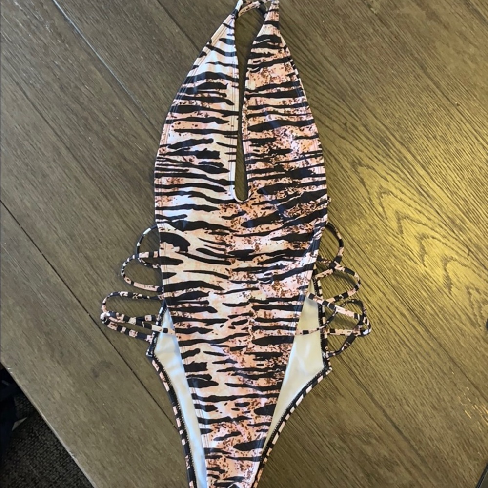 Sexy one piece Leopard bathing suit.